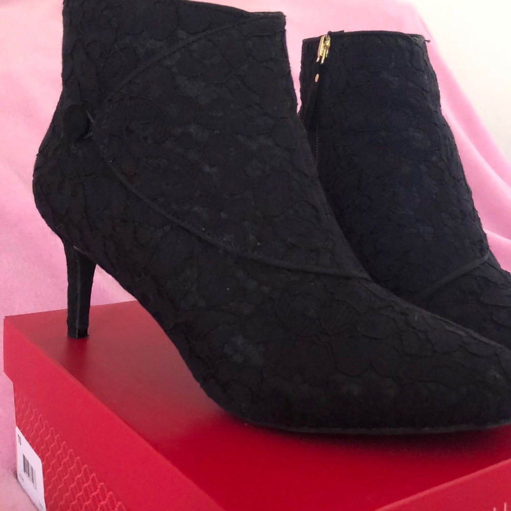 Kelly and Katie BNWT Black Bootie Size 10